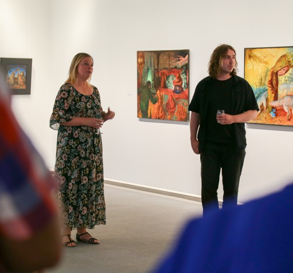 Molėtų dailės galerijoje atidaryta Nojaus Petrausko tapybos paroda „Kitapus“